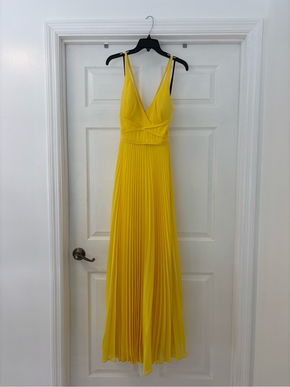 Laundry By Shelli Segal Yellow Pleated V-Neck Maxi Dress